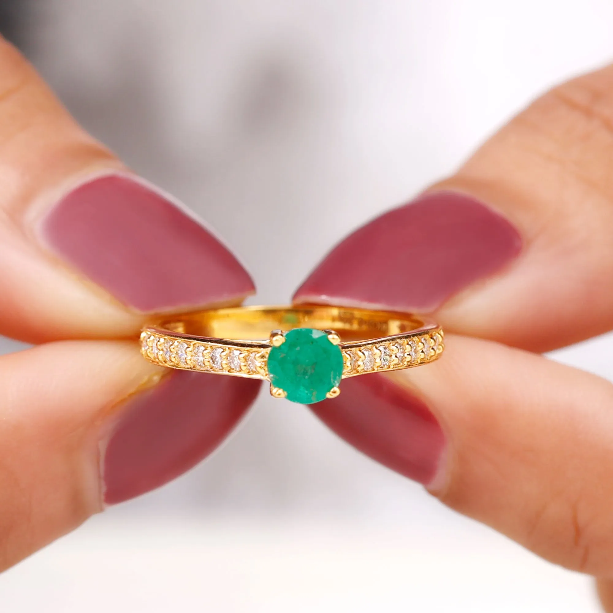 1 CT Classic Emerald and Diamond Ring