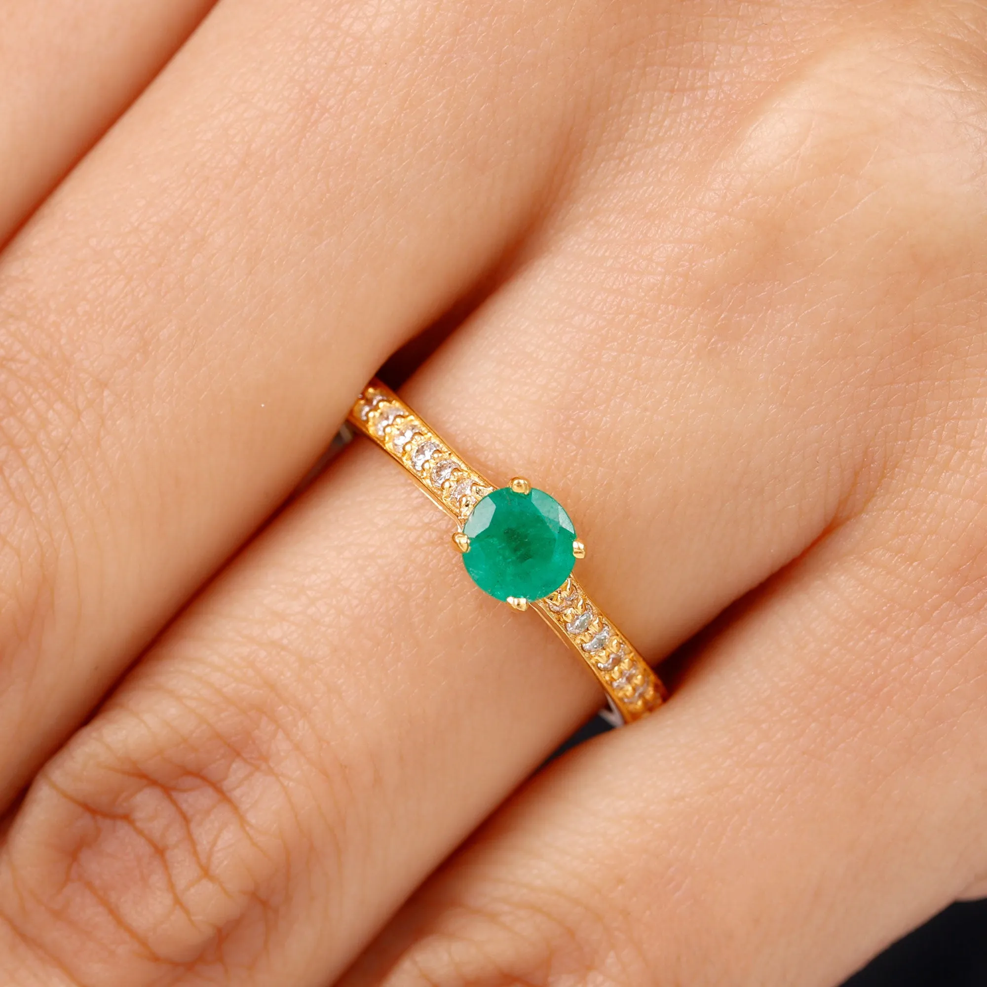 1 CT Classic Emerald and Diamond Ring