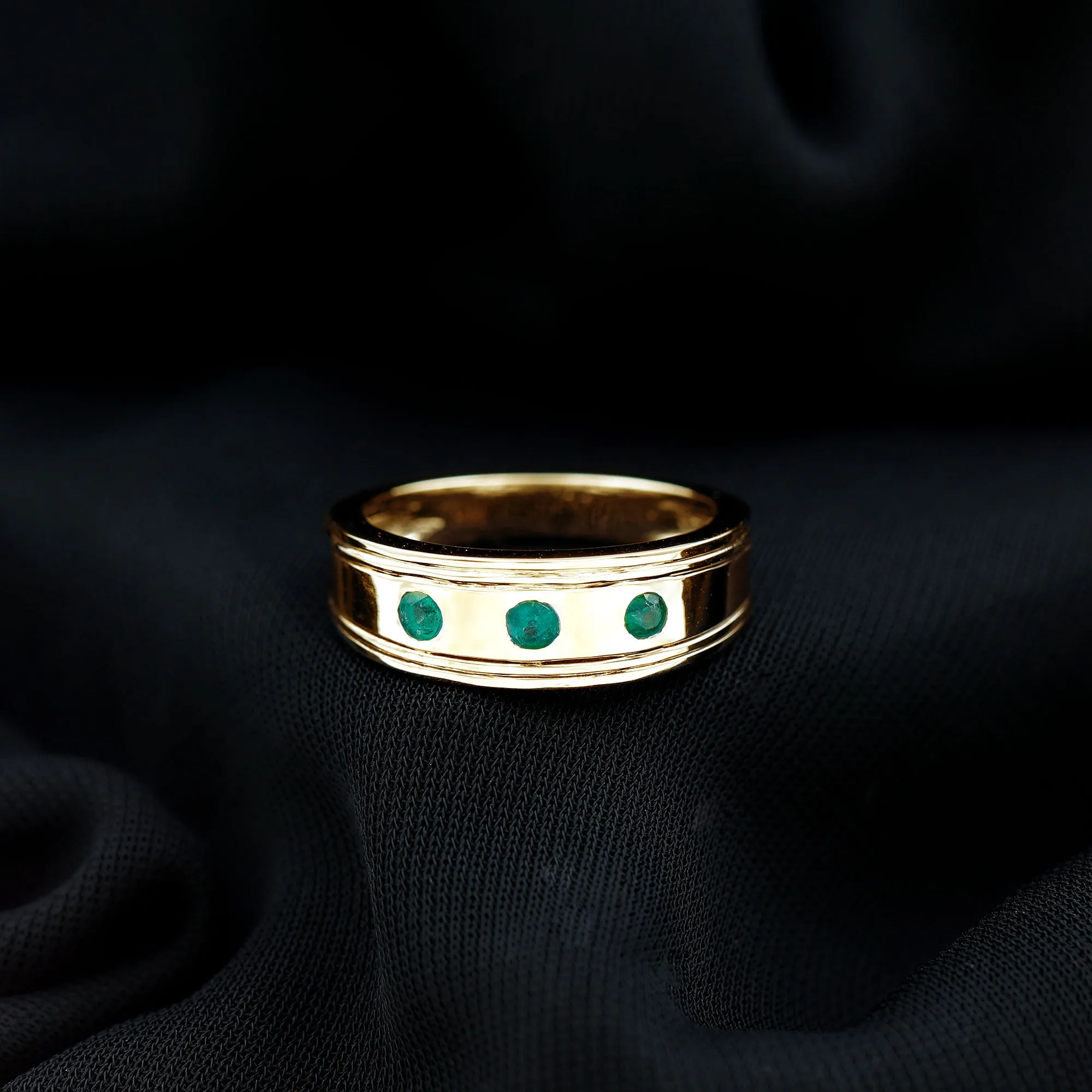 1/4 CT Real Emerald Modern Band Ring in Gypsy Setting