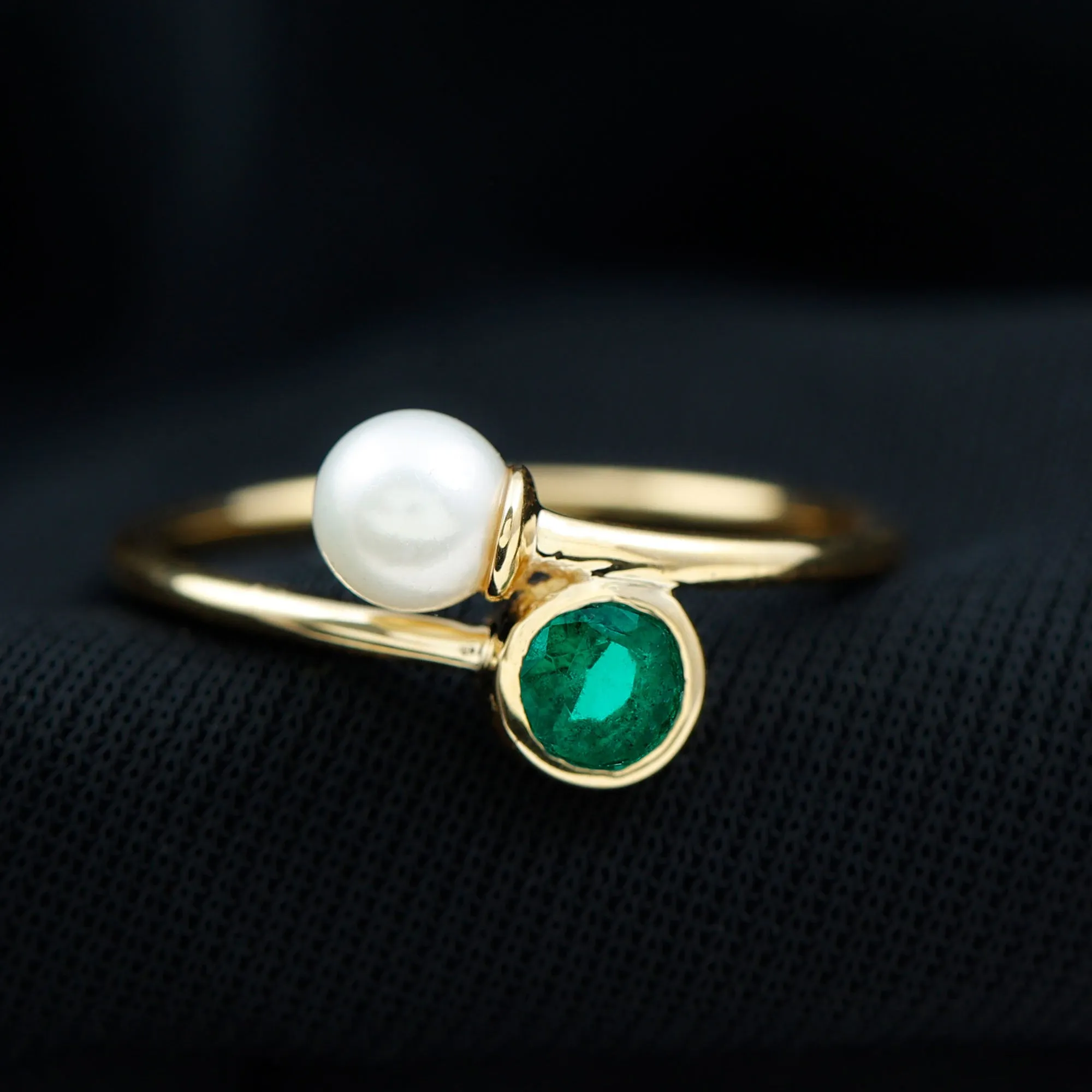 2 CT Freshwater Pearl Solitaire with Created Emerald Wedding Ring