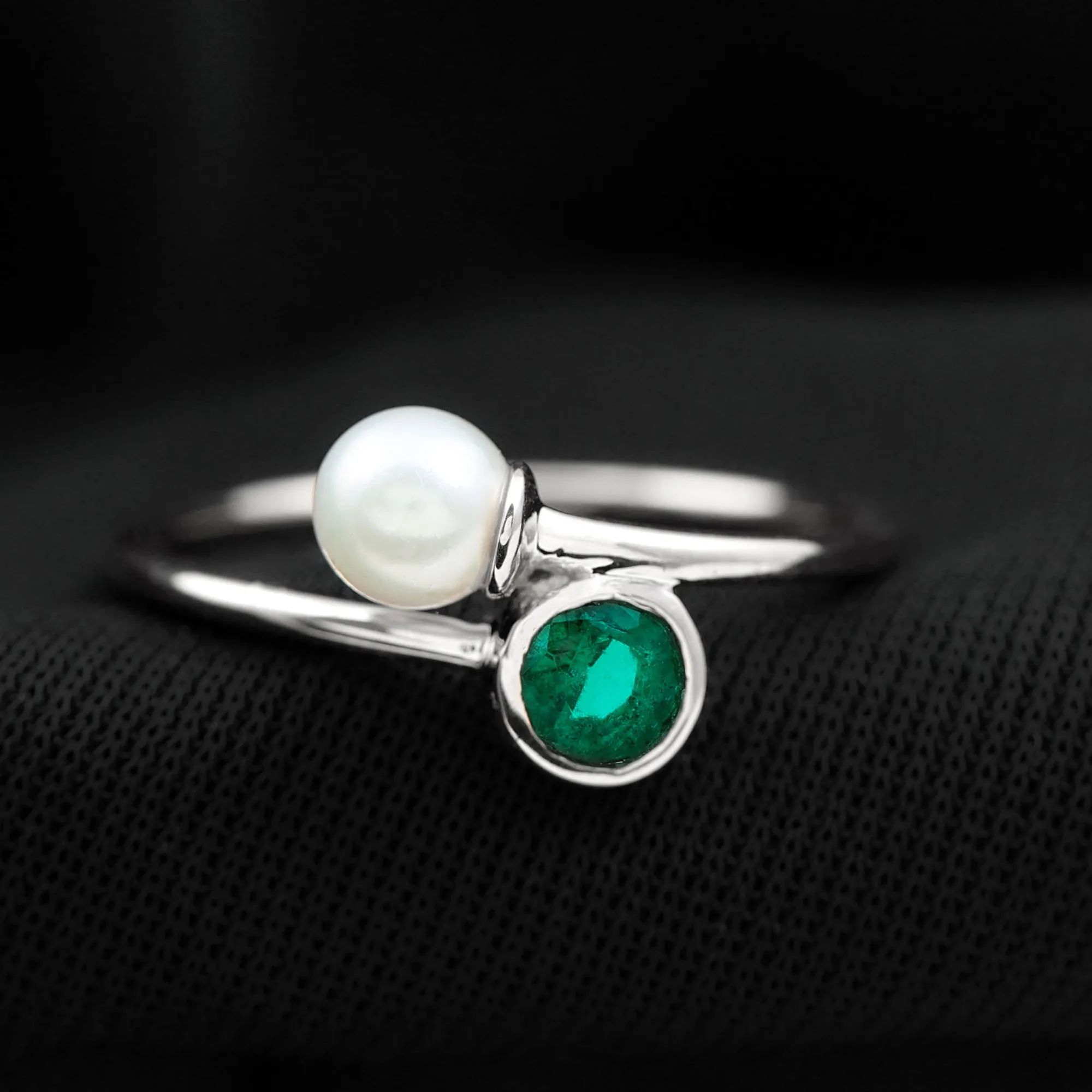 2 CT Freshwater Pearl Solitaire with Created Emerald Wedding Ring