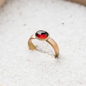 Red Garnet East-West Oval Ring in 14k Gold