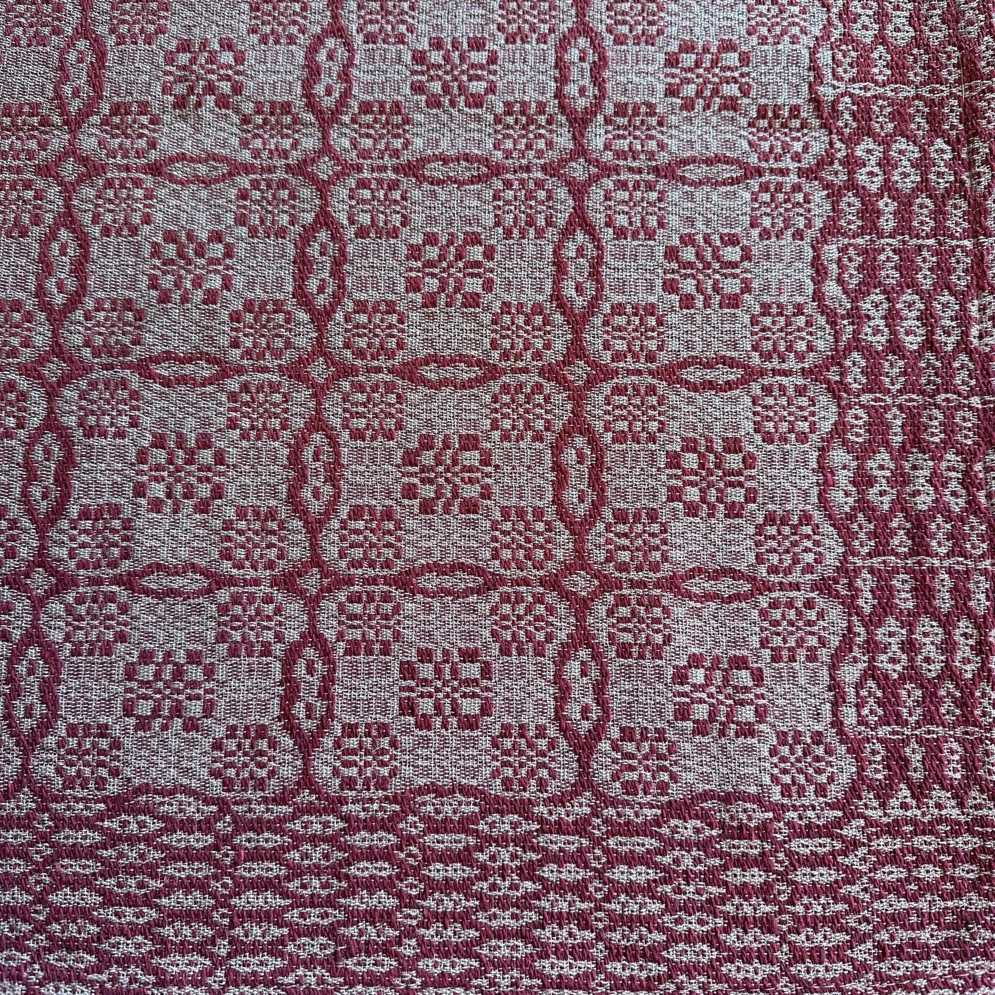 Saratoga Garnet and Tan Woven Table Cloth 52"