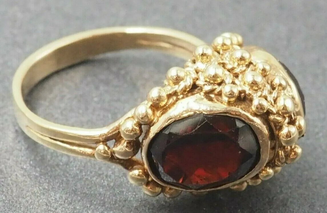 Vintage Garnet 18ct Yellow Gold Ring