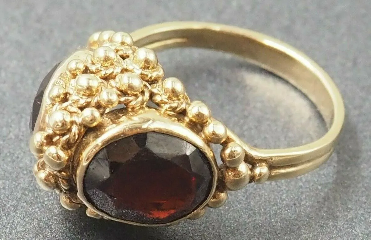 Vintage Garnet 18ct Yellow Gold Ring